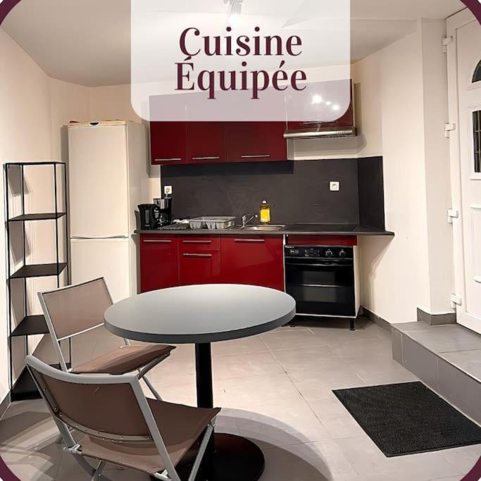 Appartement 2 Pieces Rdc En Duplex Vue Cour Parking Gratuit A 20Metres Roanne Esterno foto